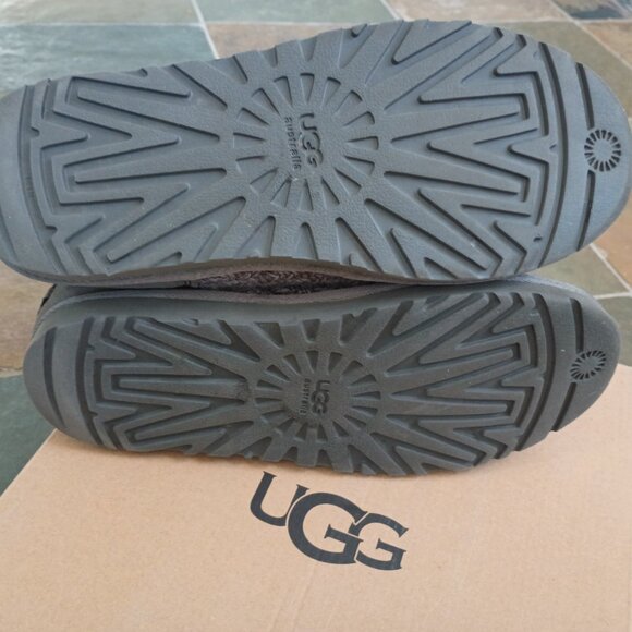 UGG Grey Knitted Boots - Picture 8 of 9